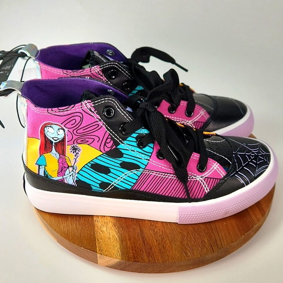 Tim Burton The Nightmare Before Christmas Size 6 1/2 Med Top Sneakers DISNEY NWT - Picture 4 of 17
